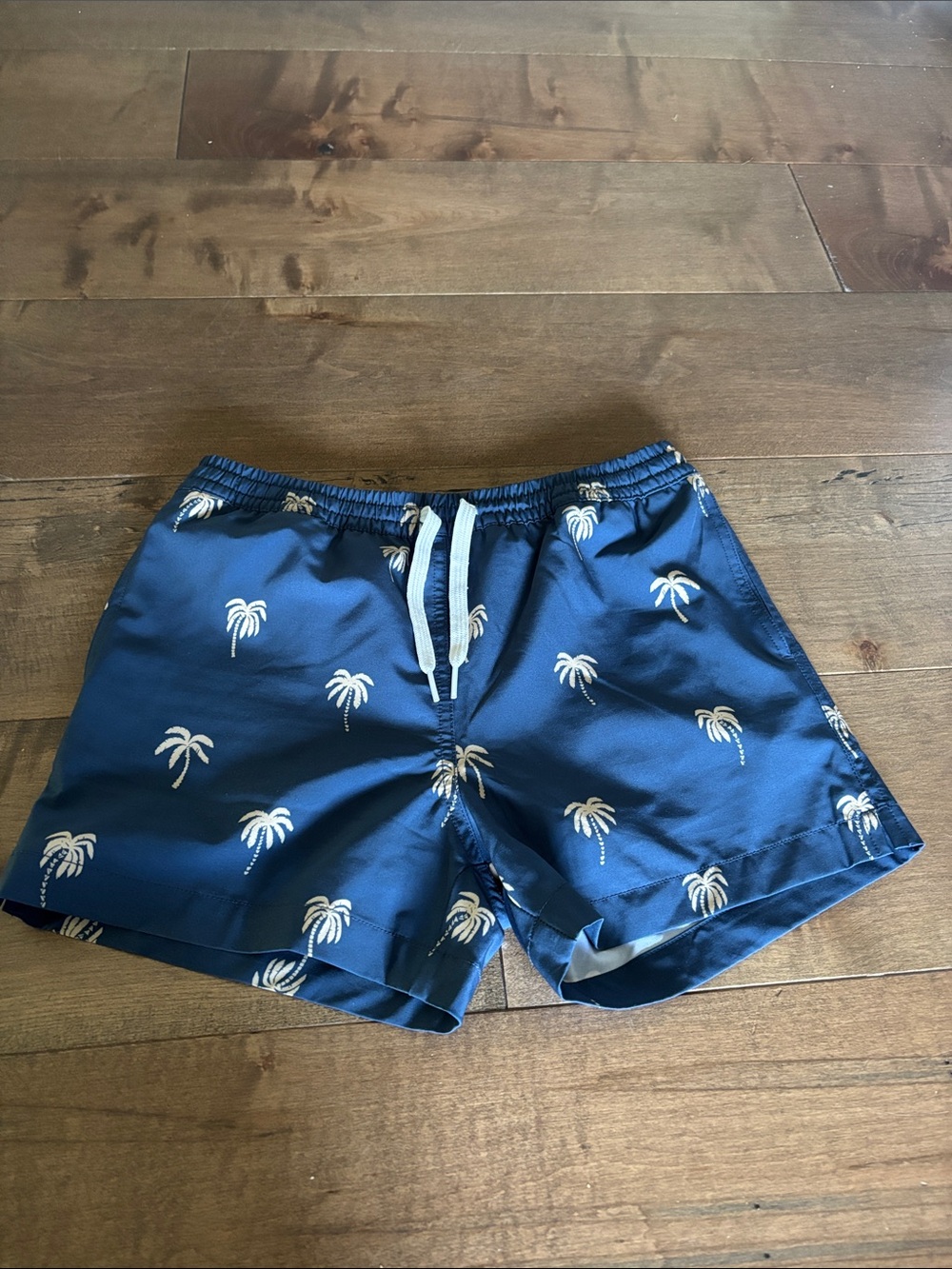 chubbies navy with gold palm tree Boys Swim Trunk, size M